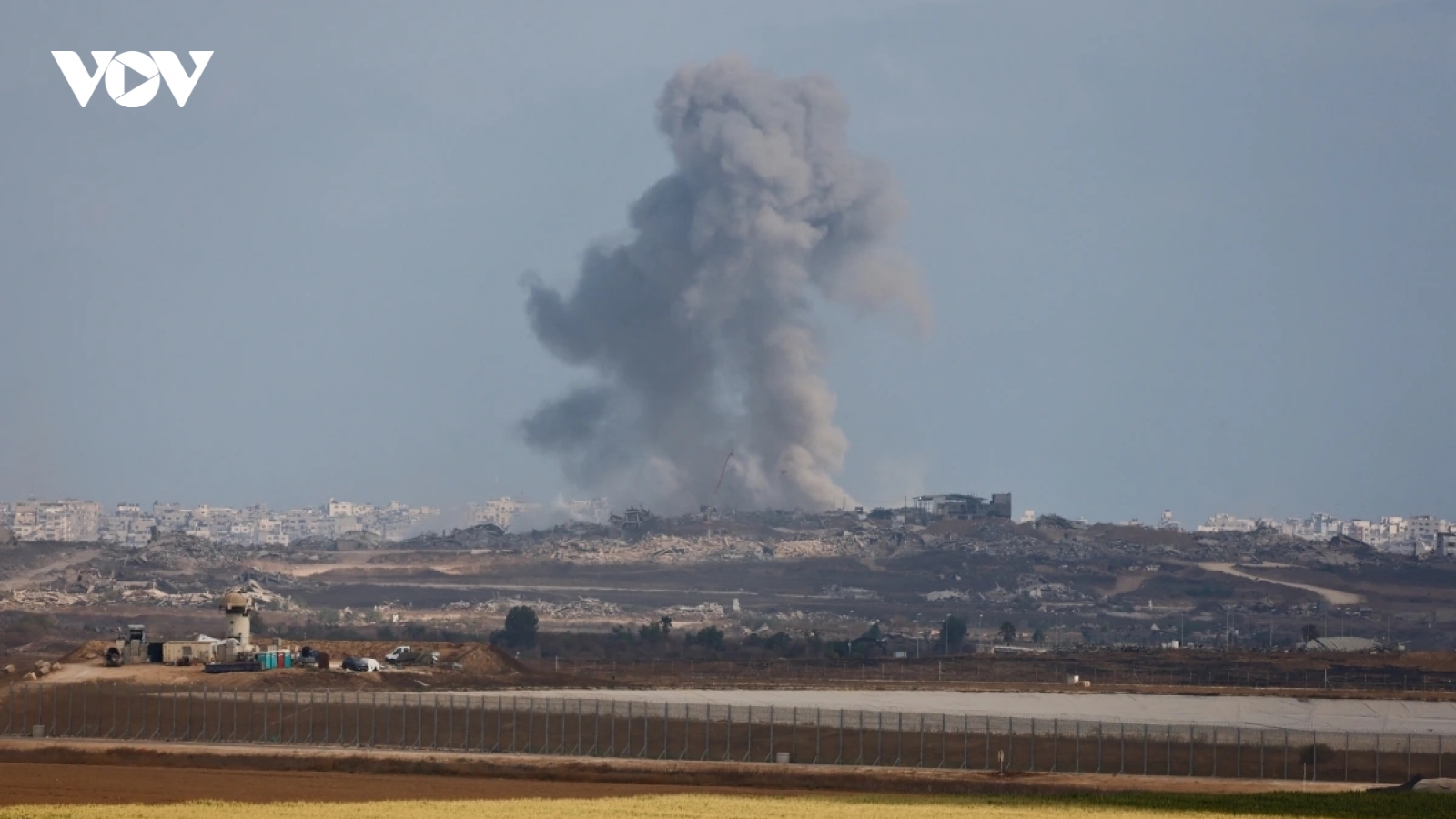 Israel tấn công đẫm máu vào Gaza, không kích ác liệt vào Syria và Lebanon