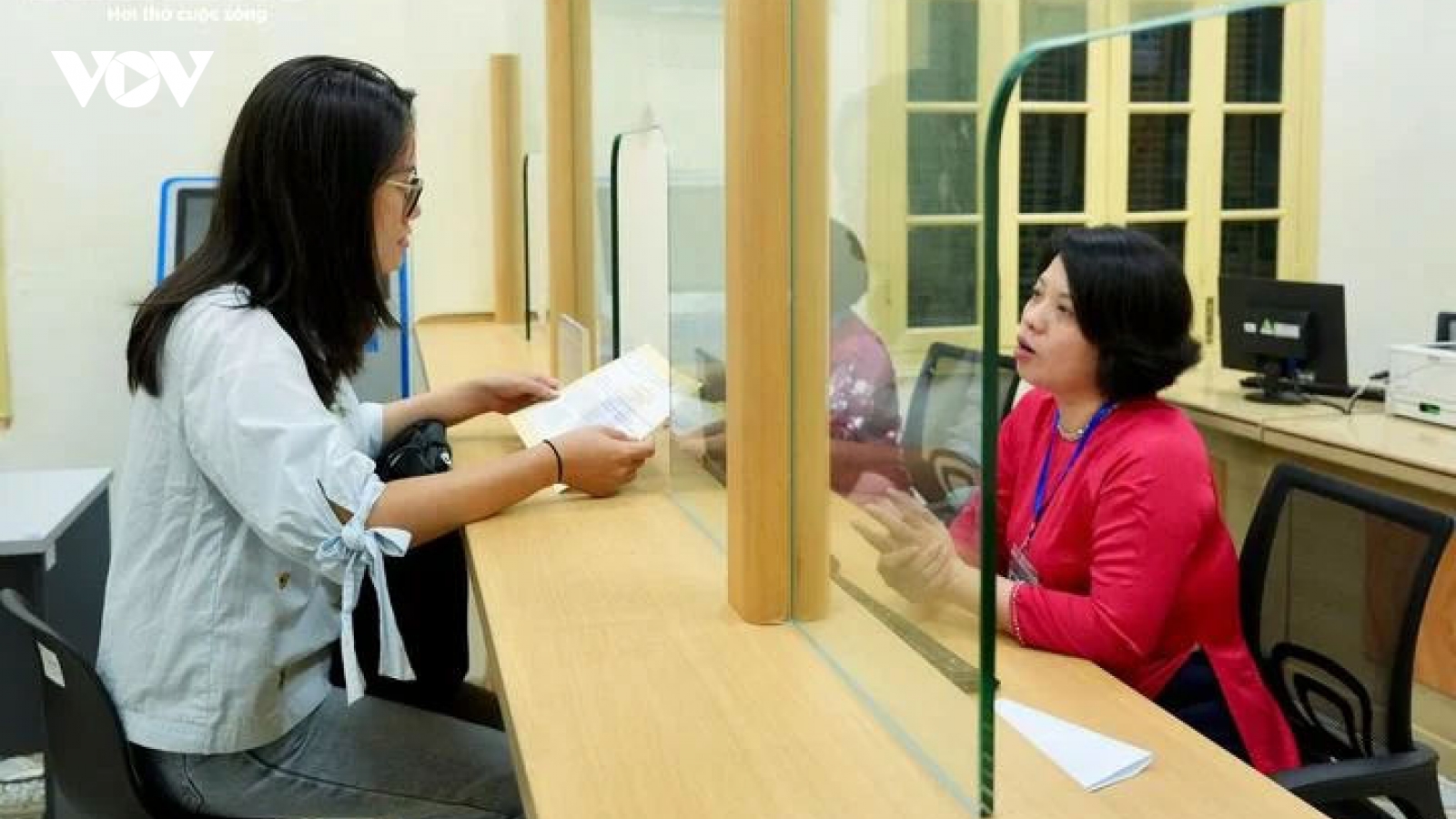 Có xem xét kỷ luật với cán bộ, công chức đang điều trị bệnh hiểm nghèo?