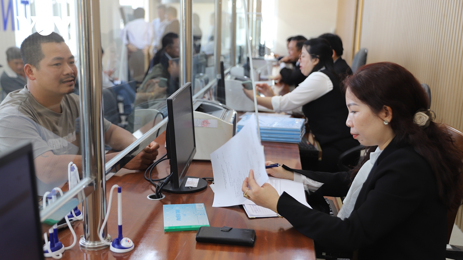 Toàn cảnh ngày đầu vận hành chính quyền địa phương 2 cấp tại 34 tỉnh, thành phố