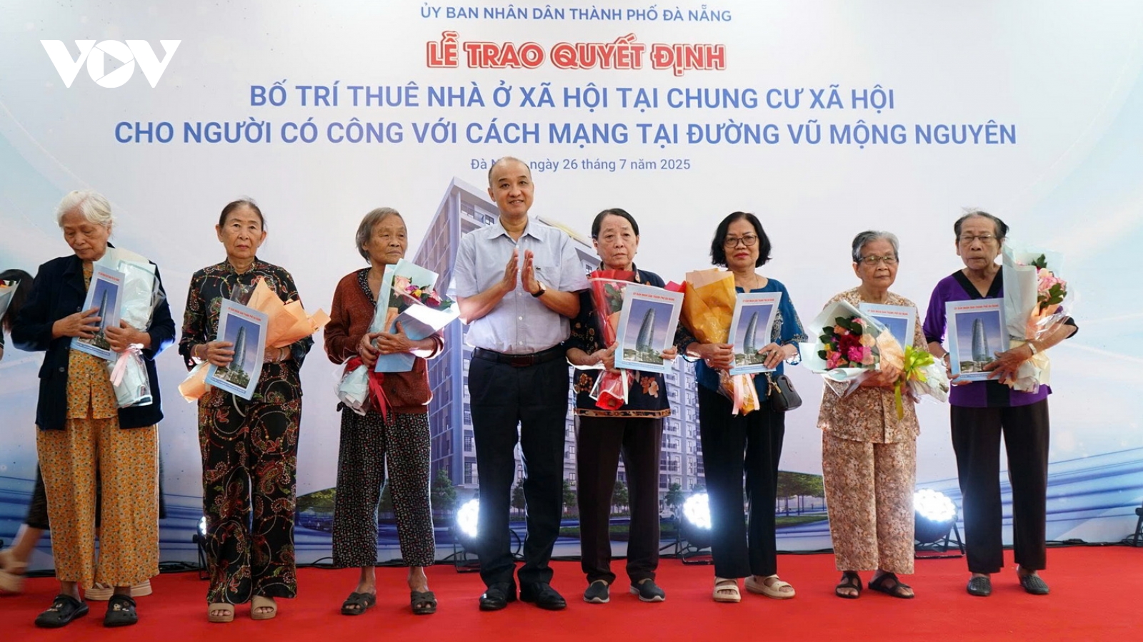 Đà Nẵng trao căn hộ cho người có công: "Không ngủ được vì rất mừng"
