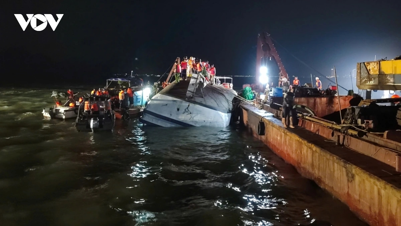 Thủ tướng Lào gửi điện chia buồn về vụ lật thuyền du lịch tại Vịnh Hạ Long