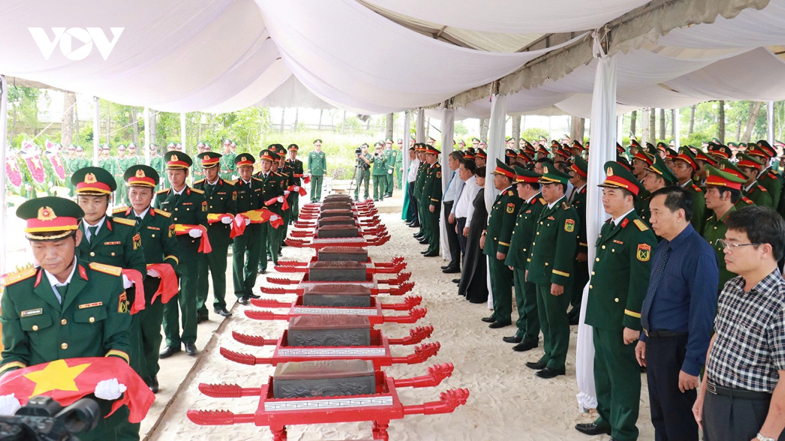 An táng 12 hài cốt liệt sĩ ở tỉnh Quảng Trị