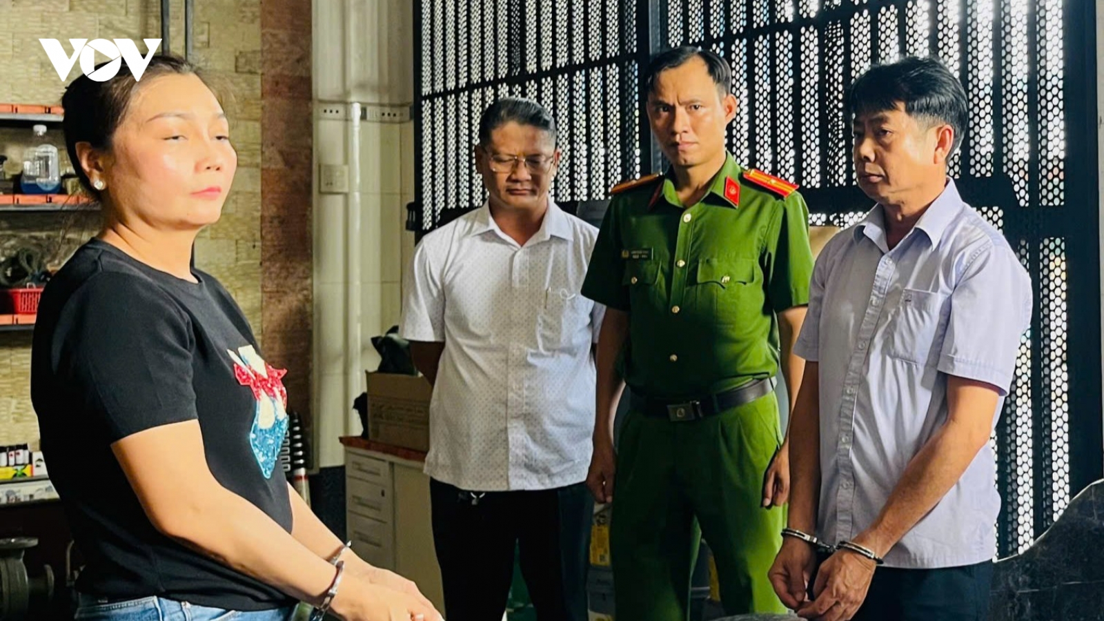 Khởi tố, bắt tạm giam cặp vợ chồng lừa đảo, chiếm đoạt hơn 27 tỷ đồng