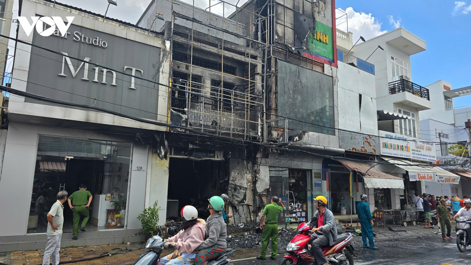 Cháy lớn thiêu rụi cửa hàng điện thoại tại Cần Thơ