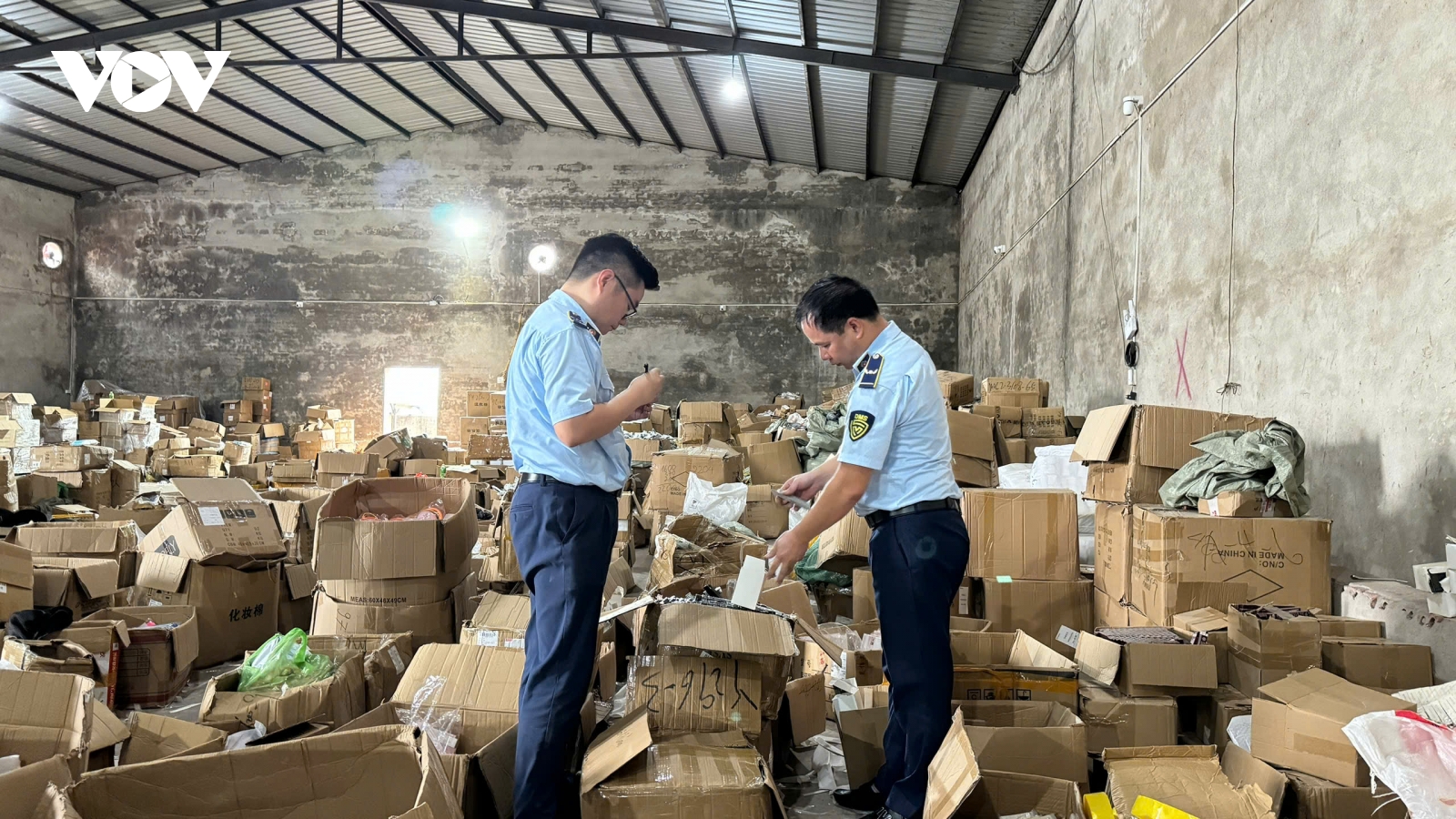 Phát hiện kho hàng hơn 47.000 sản phẩm nhập lậu ở Quảng Ninh