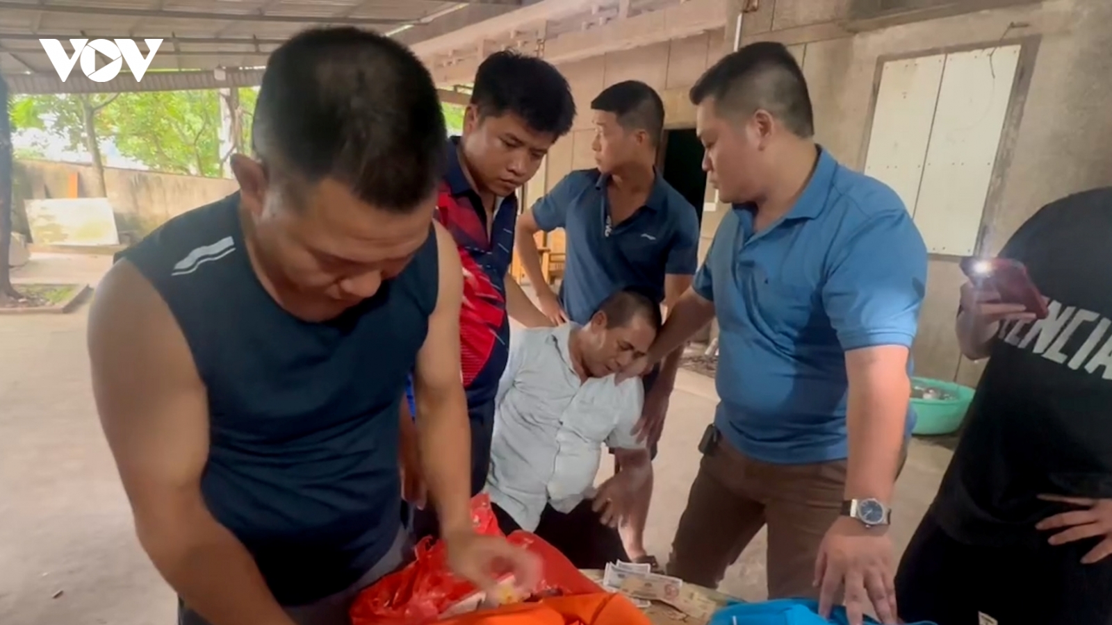 Giấu ma túy trong vỏ bao thuốc lá