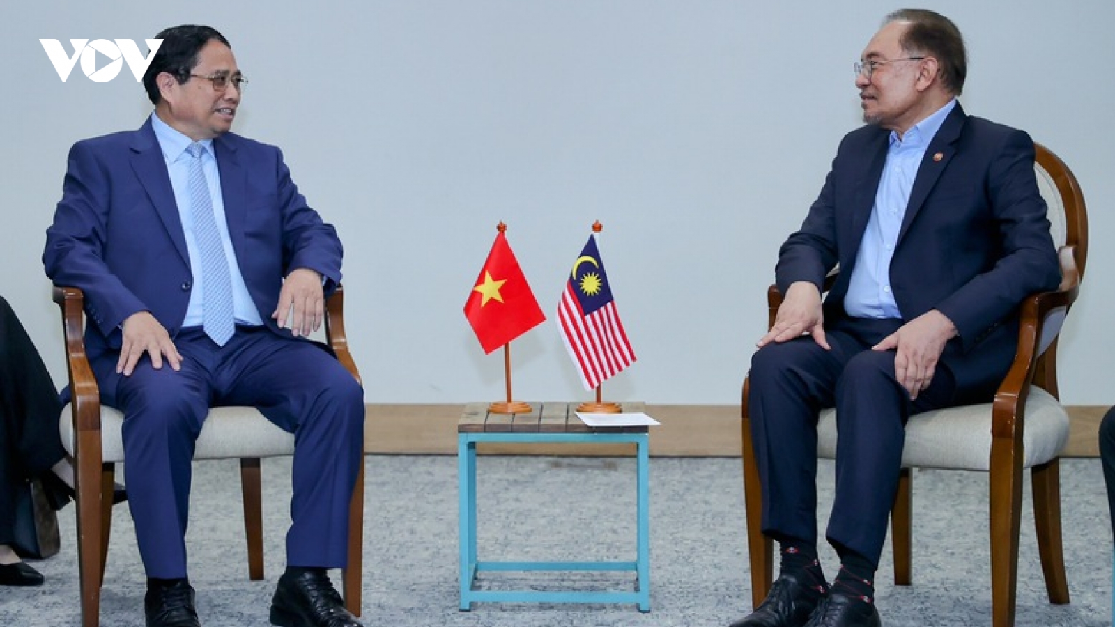 Thủ tướng Phạm Minh Chính gặp Thủ tướng Malaysia Anwar Ibrahim