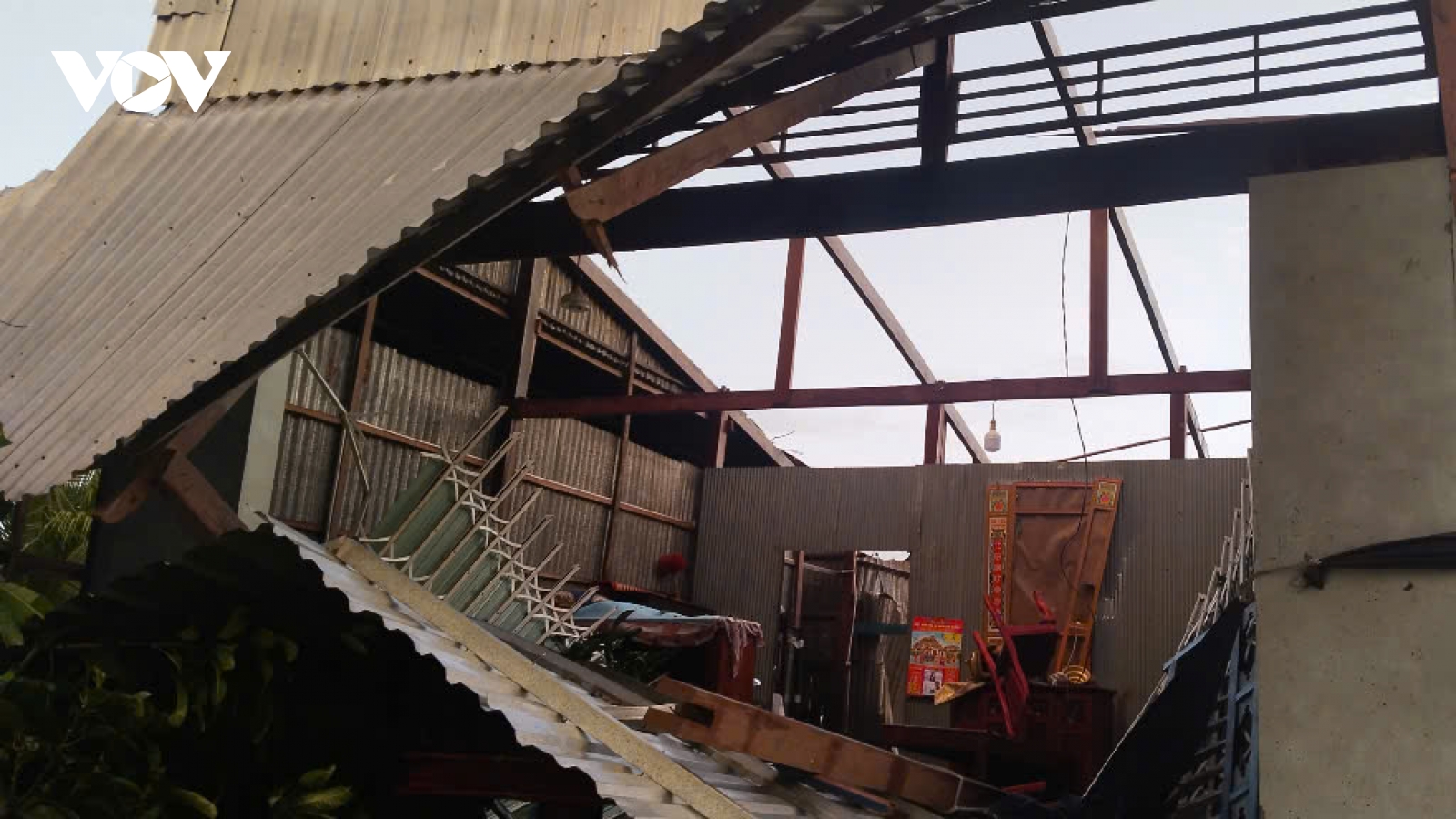 Dông lốc tiếp tục gây thiệt hại nặng nề tại tỉnh Đồng Tháp, 8 người bị thương