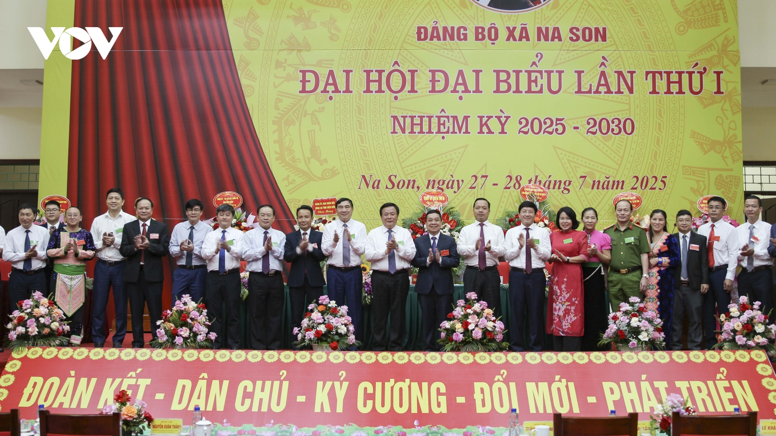 Ông Nguyễn Xuân Thắng dự Đại hội Đảng bộ xã Na Son, tỉnh Điện Biên