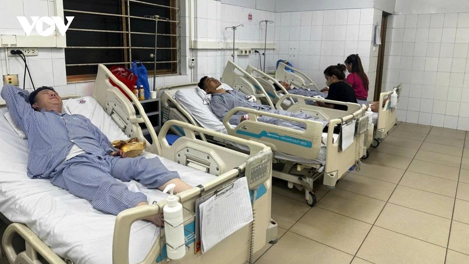 Bộ Y tế yêu cầu huy động tối đa lực lượng cứu chữa nạn nhân vụ lật tàu ở Hạ Long