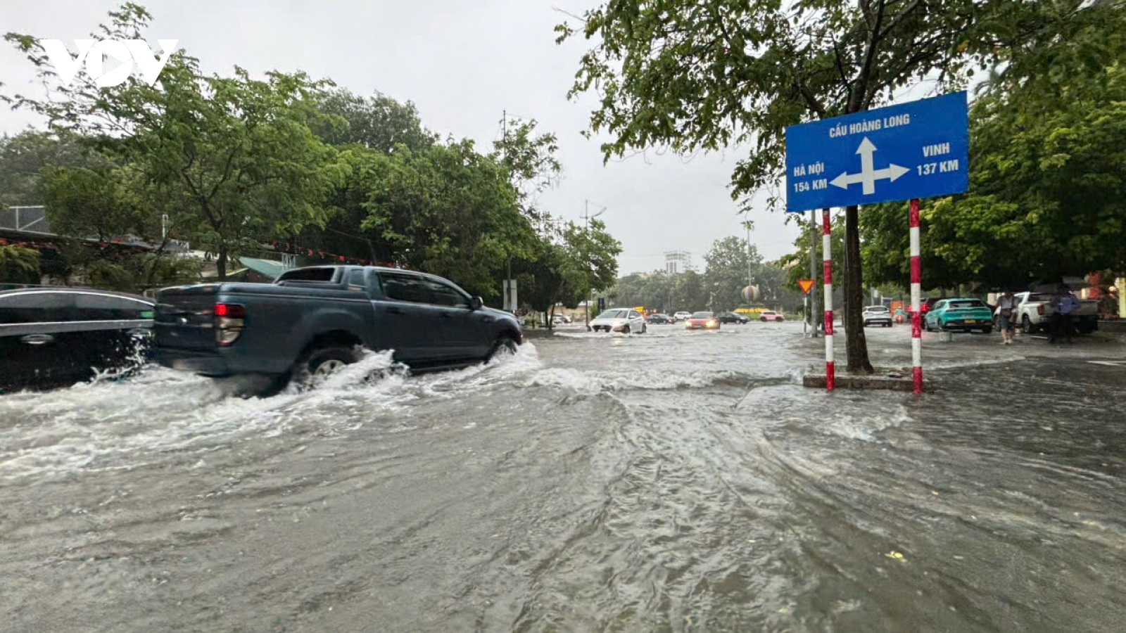 Đường ngập, xe chết máy tại trung tâm Thanh Hóa