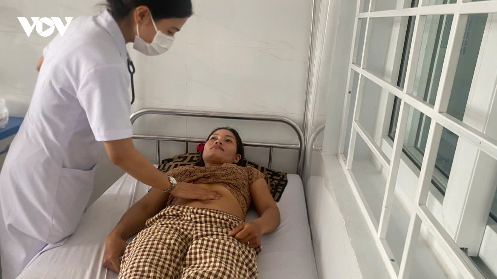 Đắk Lắk ghi nhận hàng chục ca nghi ngờ ngộ độc thực phẩm sau khi ăn bánh mì