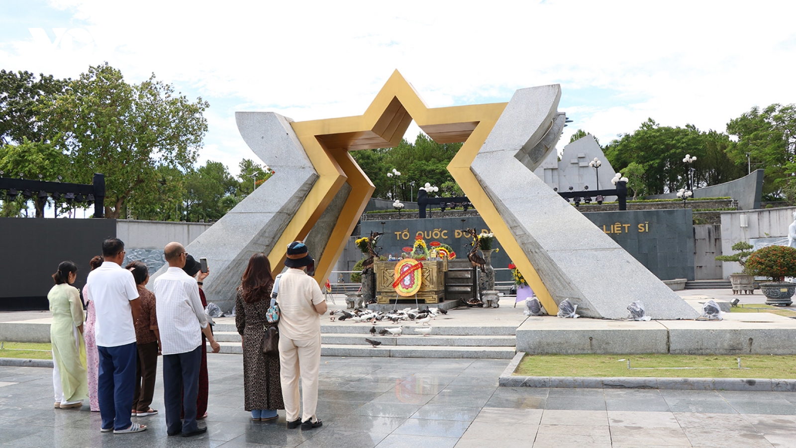 Khoảng lặng bên những phần mộ “chưa rõ tên”