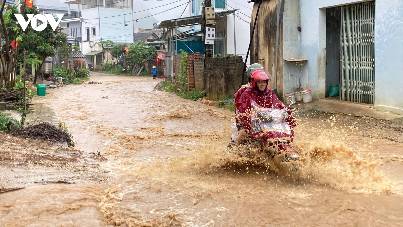 Mưa lớn gây sạt lở, ngập úng nhiều tuyến đường tại Điện Biên