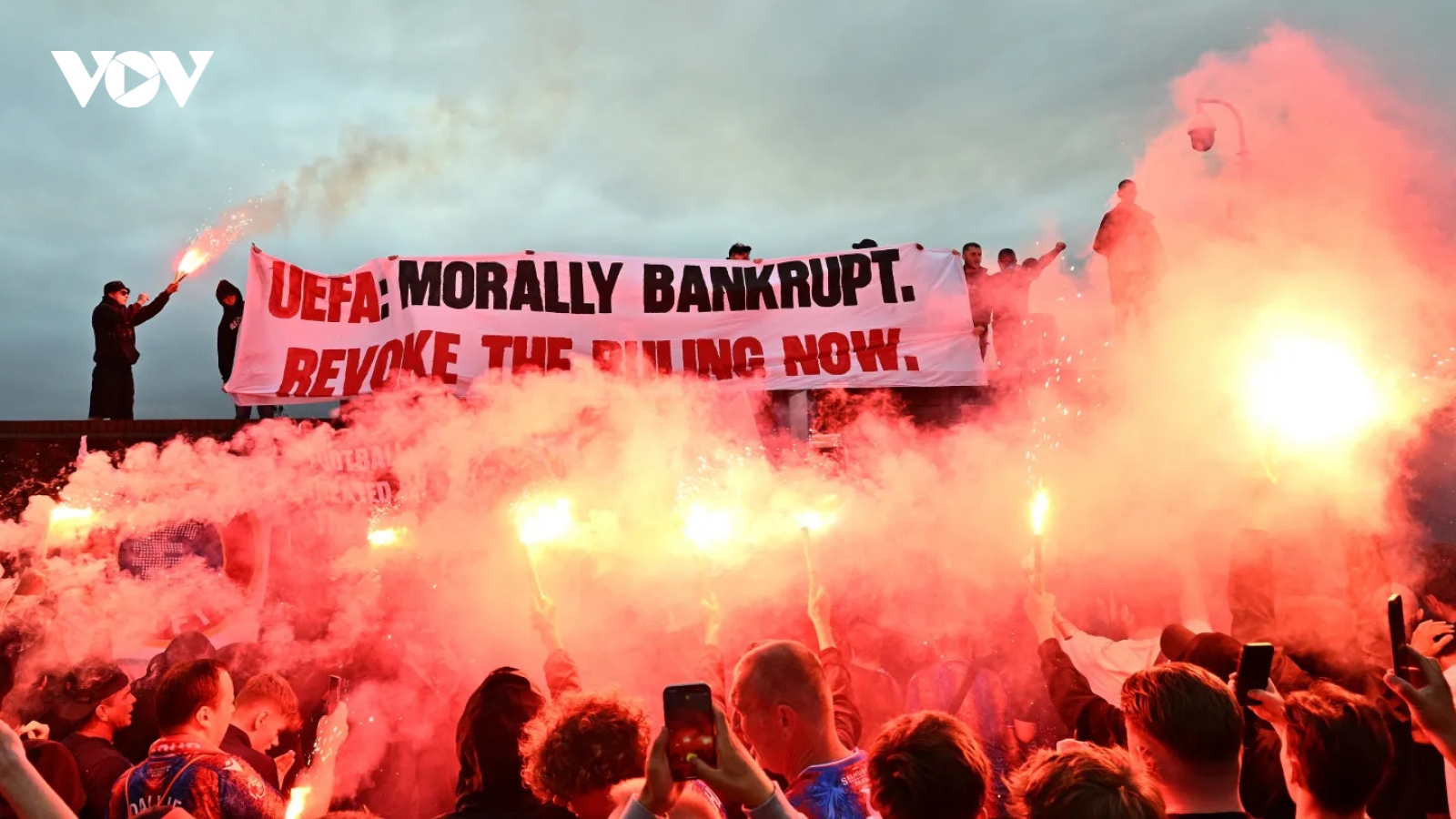 Đội bóng Ngoại hạng Anh kiện UEFA vì mất suất đá Cúp châu Âu