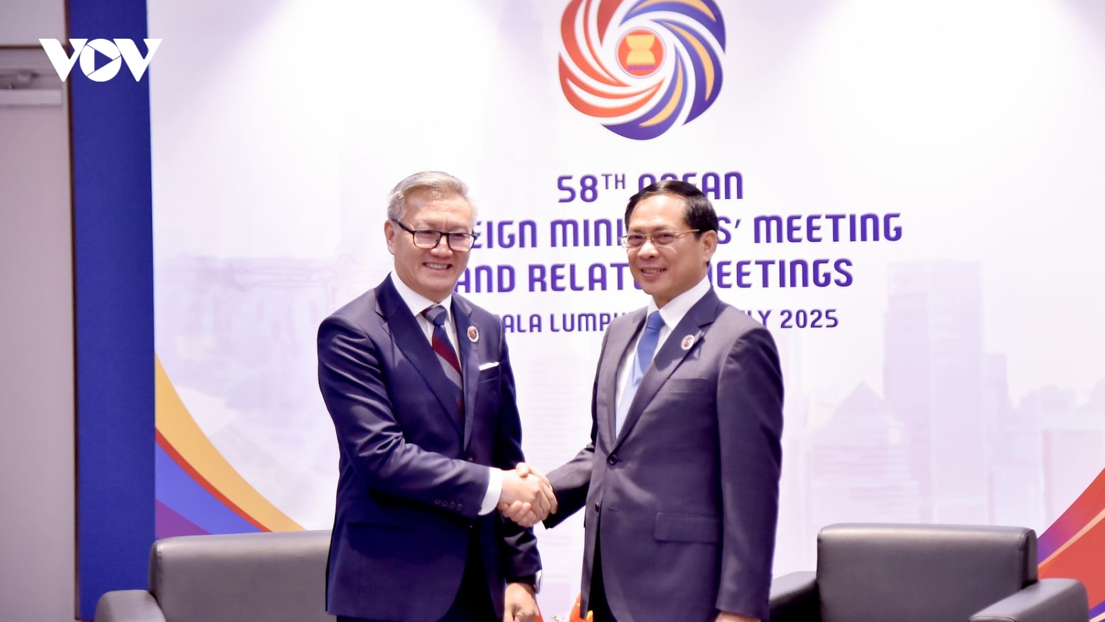 Phó Thủ tướng Bùi Thanh Sơn gặp gỡ bên lề Hội nghị Bộ trưởng Ngoại giao ASEAN