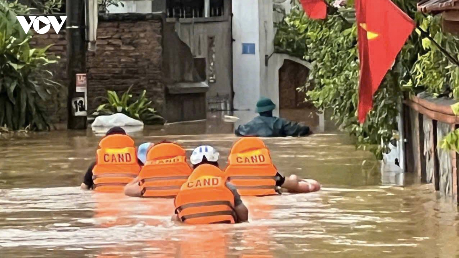 Sơ tán 30 hộ dân bị ngập lụt ở xã Lương Sơn, Phú Thọ do ảnh hưỡng bão số 3