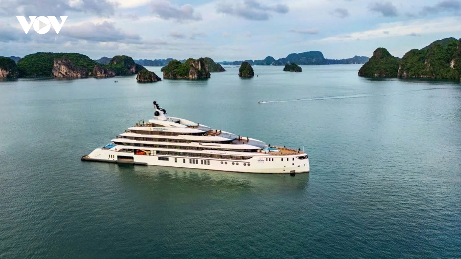 Quảng Ninh kiểm tra, giám sát nghiêm ngặt an toàn sau sự cố lật tàu trên vịnh Hạ Long