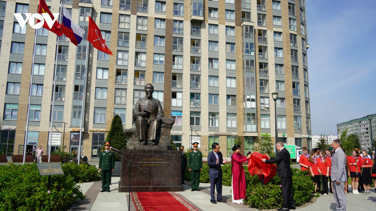 Phu nhân Ngô Phương Ly tham dự lễ khánh thành Quảng trường Hồ Chí Minh tại St.Petersburg