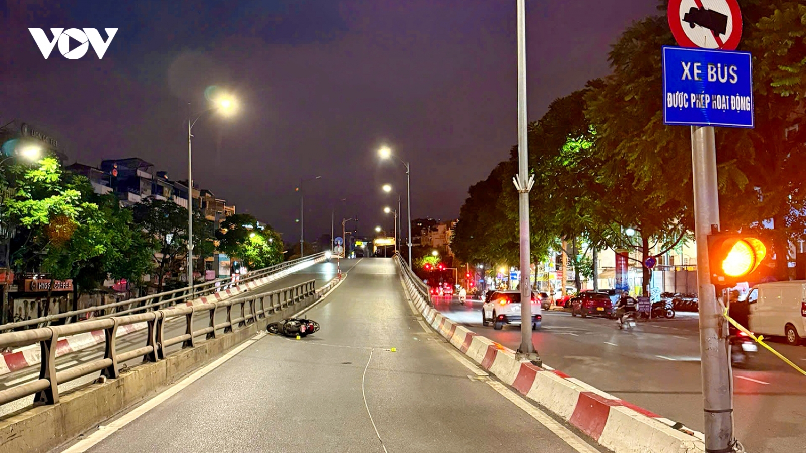 Thông báo tìm người liên quan vụ tai nạn giao thông trên cầu vượt Ô Đống Mác
