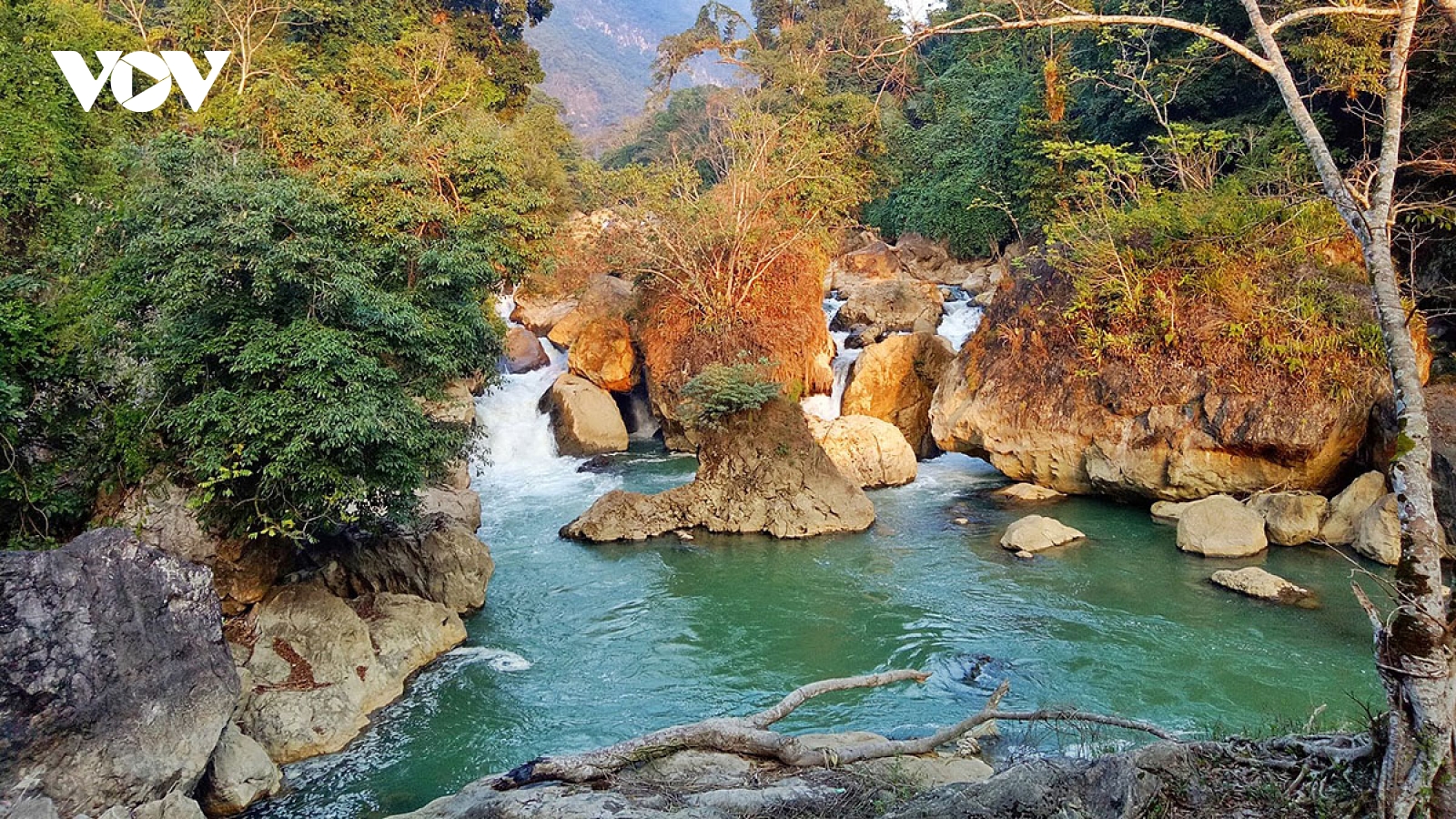 Thác Đầu Đẳng -  thác nước hoang sơ nhất ở châu Á dành cho du khách