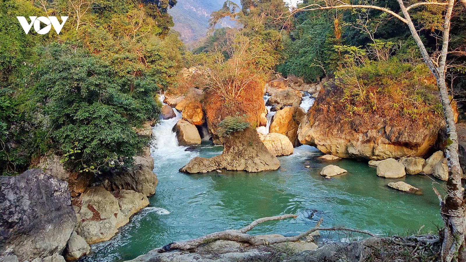Thác Đầu Đẳng -  thác nước hoang sơ nhất ở châu Á dành cho du khách