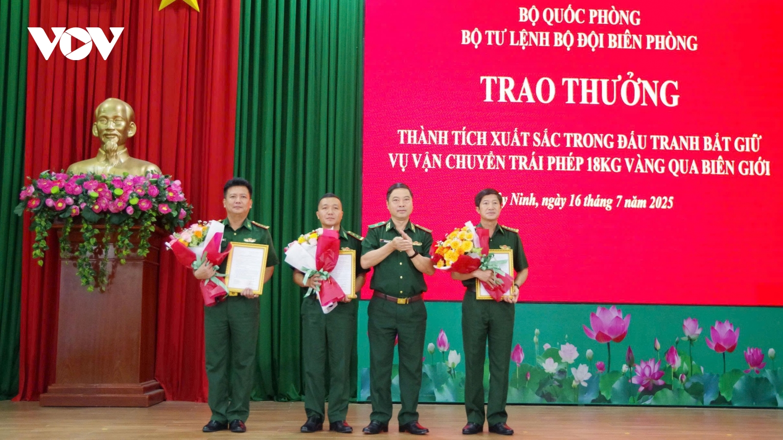 Thưởng nóng lực lượng phá vụ vận chuyển lậu 18kg vàng