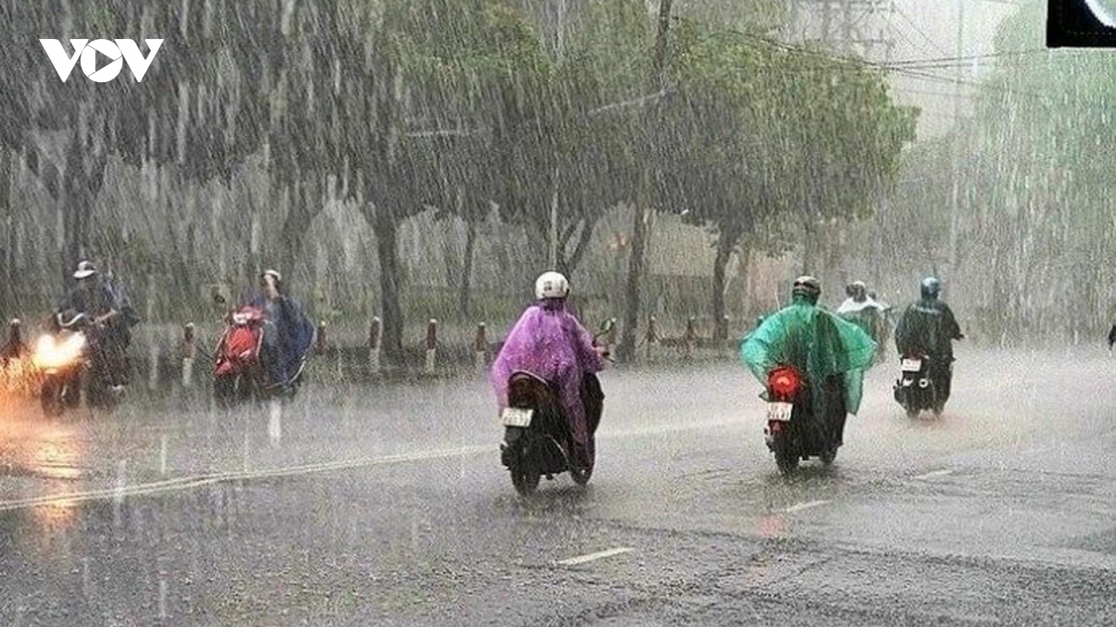 Thời tiết hôm nay 23/7: Mưa lớn tiếp diễn ở nhiều khu vực trên cả nước