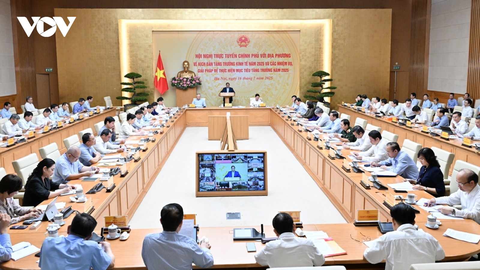 Thủ tướng: Nỗ lực đạt tăng trưởng kinh tế năm 2025 từ 8,3 - 8,5%