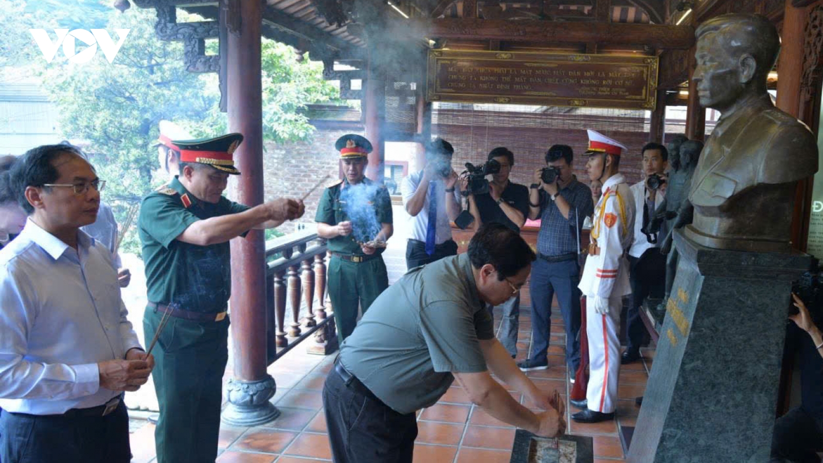 Thủ tướng Phạm Minh Chính dâng hương tưởng niệm Đại tướng Nguyễn Chí Thanh