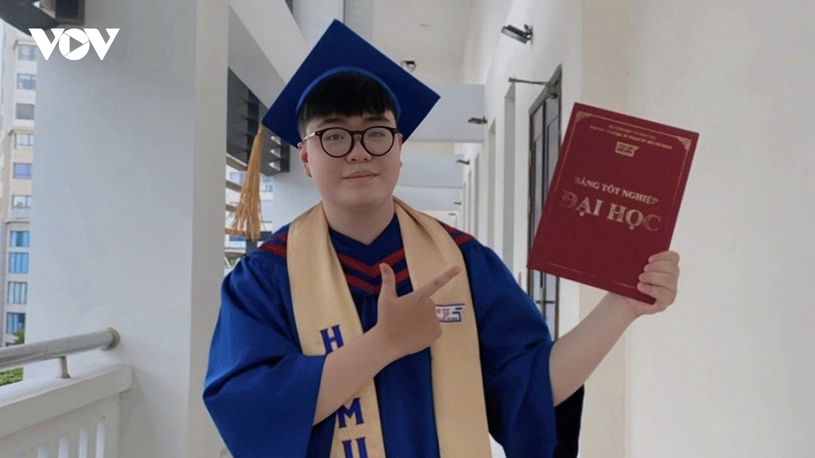 Cú "lội ngược dòng" thành thủ khoa đầu ra của nam sinh Đại học Sư phạm TP.HCM