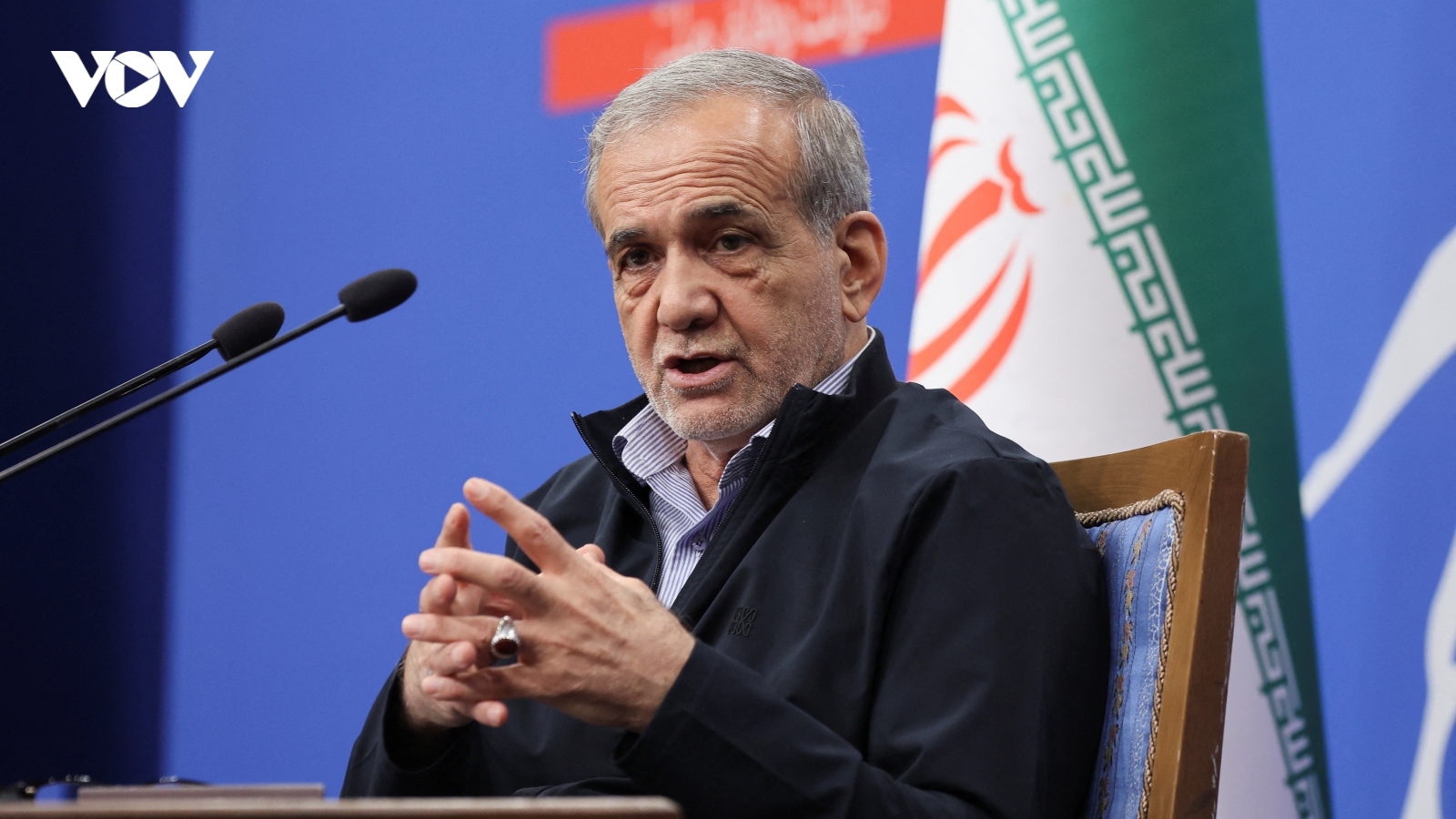Iran tuyên bố không khuất phục sức ép từ bên ngoài