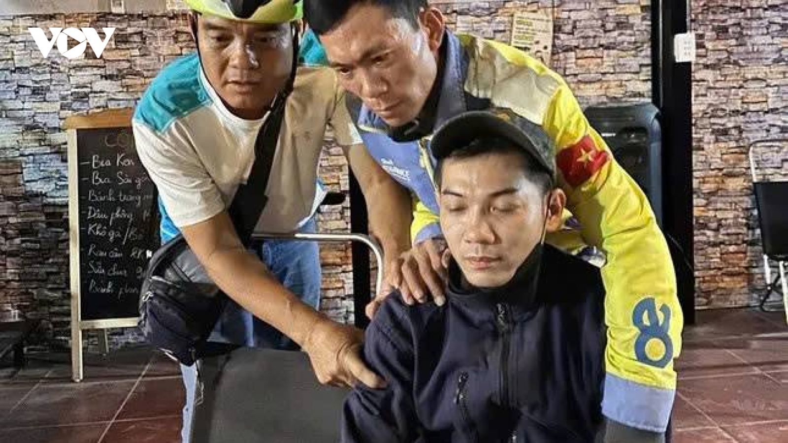 Người phụ nữ bị "phi công" tống tiền, tình bằng clip ân ái trong một đêm say