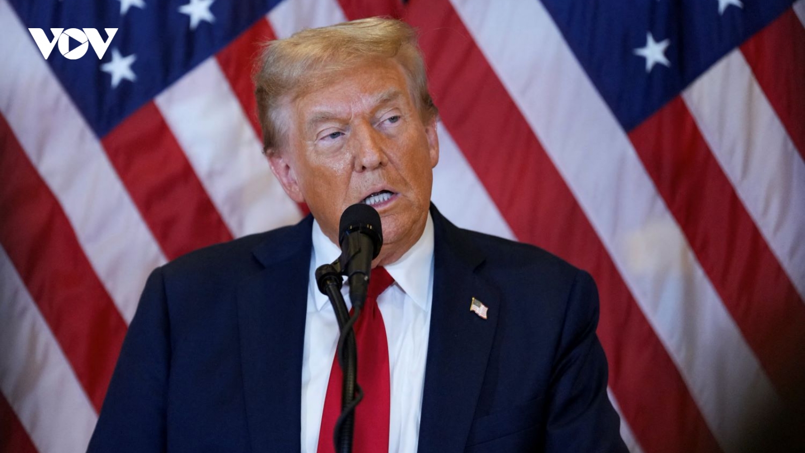 Tổng thống Mỹ Donald Trump công bố lộ trình áp thuế đối với dược phẩm và chất bán dẫn