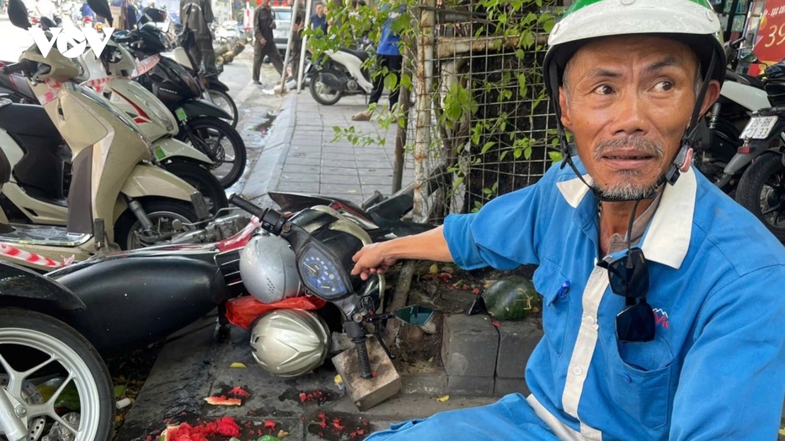 Các nạn nhân bàng hoàng kể lại giây phút ô tô tông hàng loạt xe máy ở Hà Nội