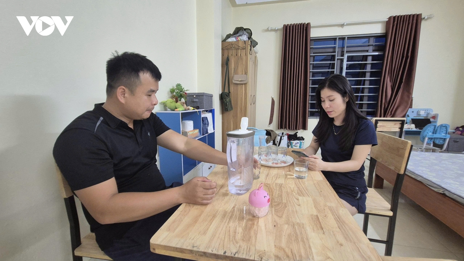Cán bộ thuê nhà, chuyển gia đình tới nơi làm việc mới sau hợp nhất tỉnh