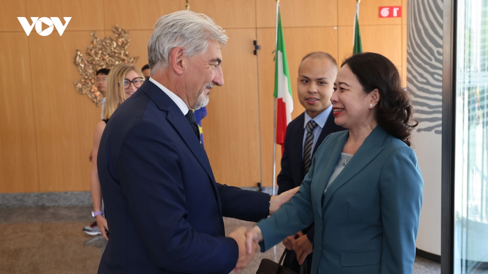 Chủ tịch vùng Lombardy đánh giá cao Việt Nam vận hành chính quyền 2 cấp