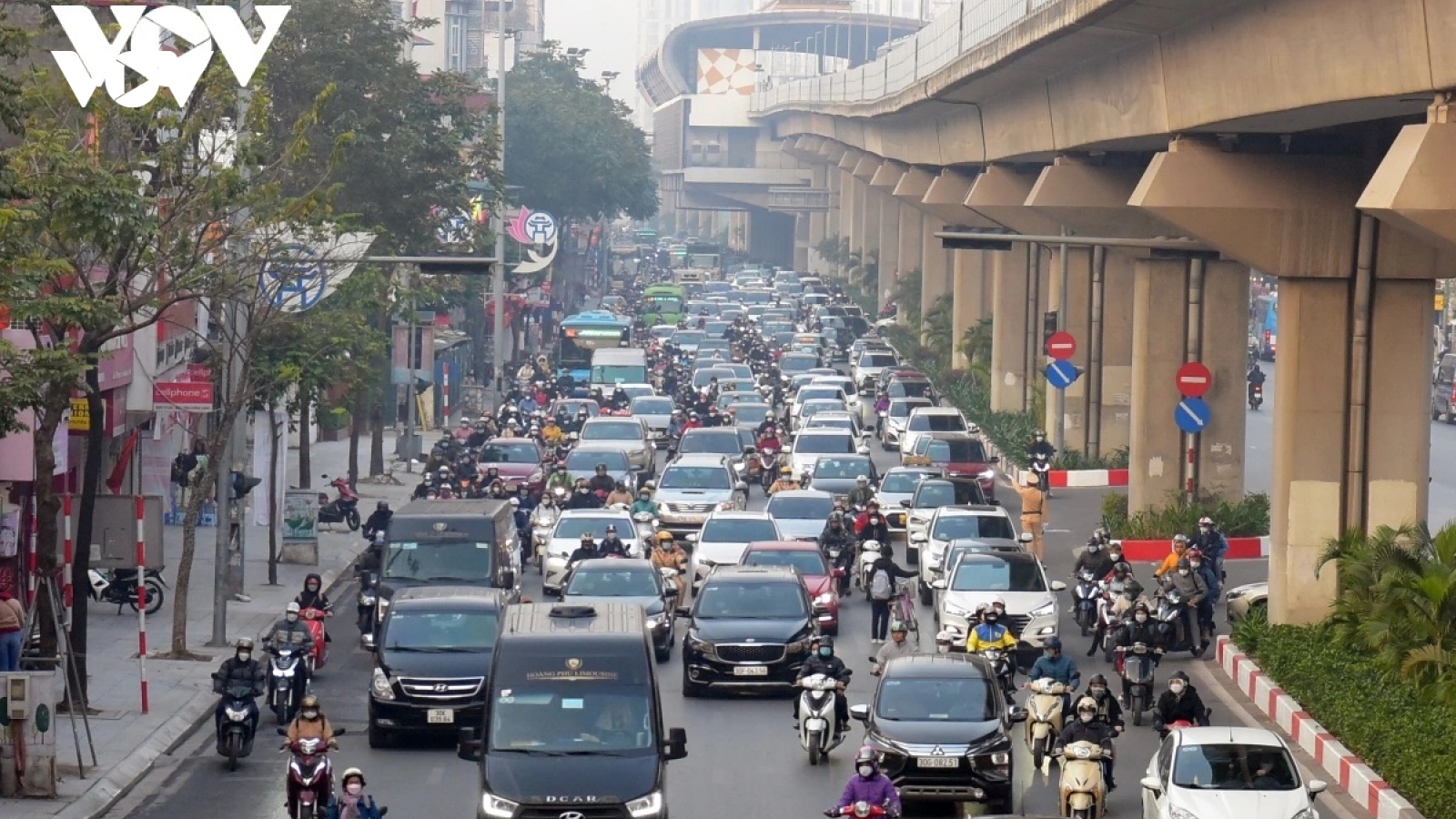 Cấm xe máy xăng, lượng xe dư thừa sẽ giải quyết như thế nào?