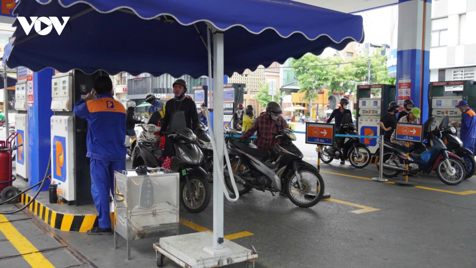 Người dân vẫn thận trọng khi sử dụng xăng sinh học E10