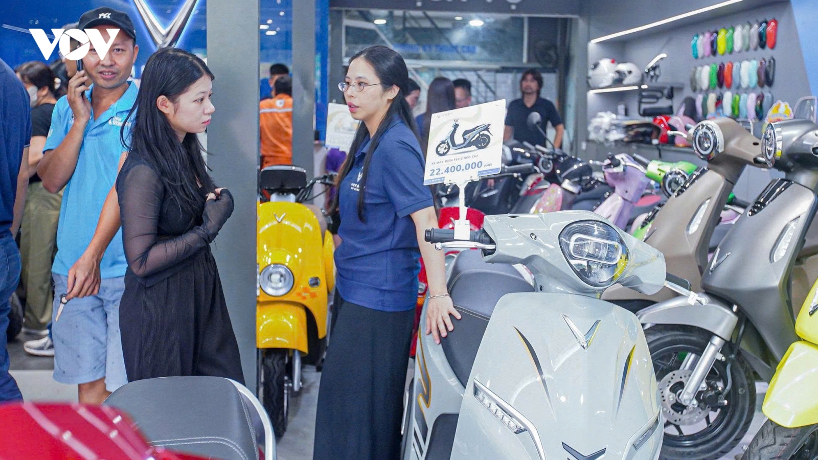 Xe máy điện đồng loạt tăng giá mùa tựu trường: Chiêu "bẻ lái" ưu đãi của đại lý