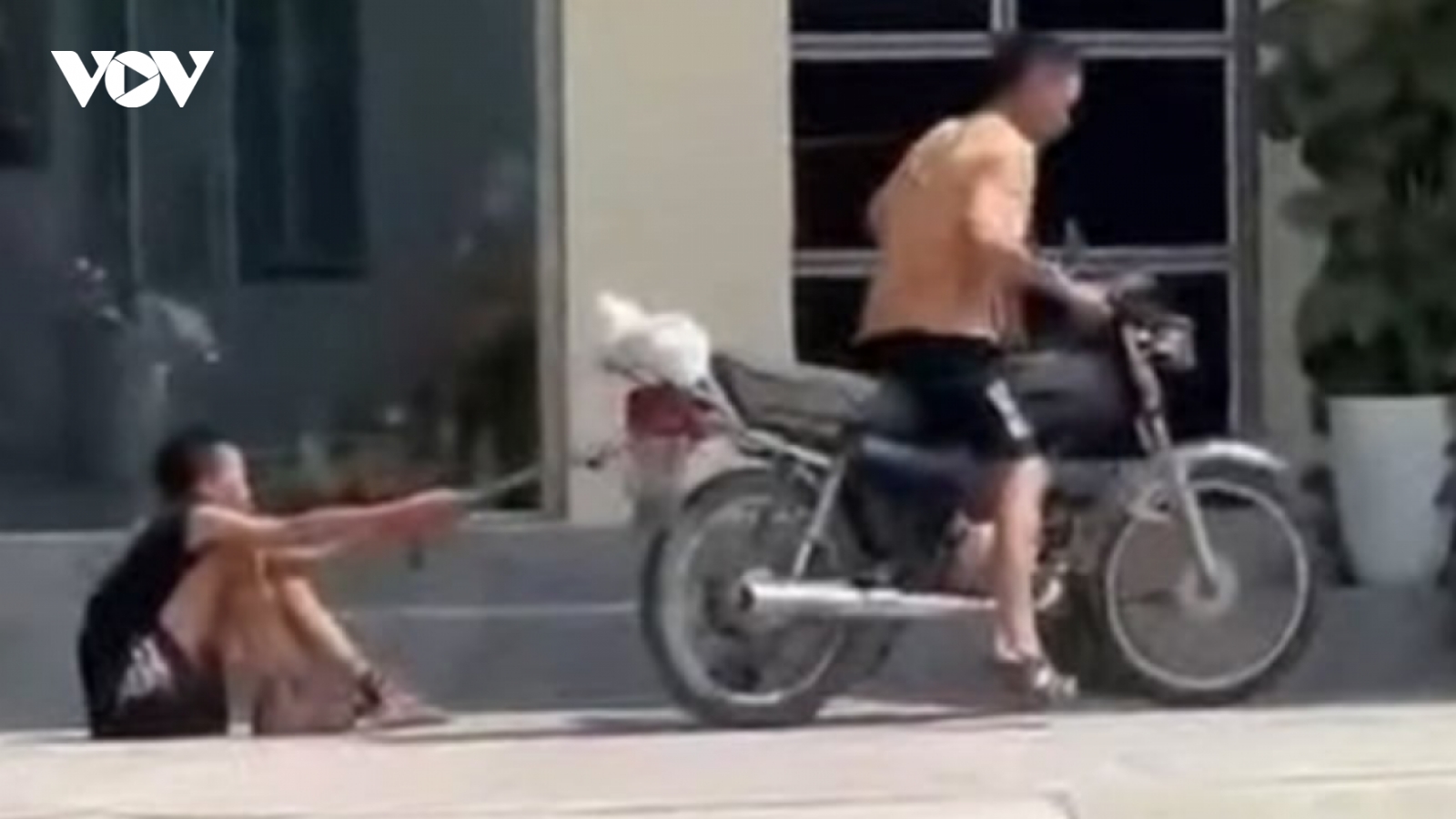 Giáo dục bằng đòn roi kiểu “yêu cho roi cho vọt": Không là chuyện riêng mỗi nhà
