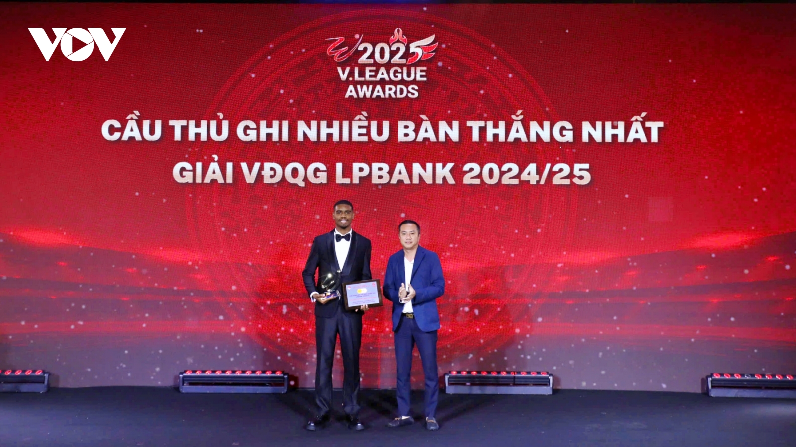 Ngoại binh của CAHN “bội thu” danh hiệu cá nhân ở V-League 2024/2025