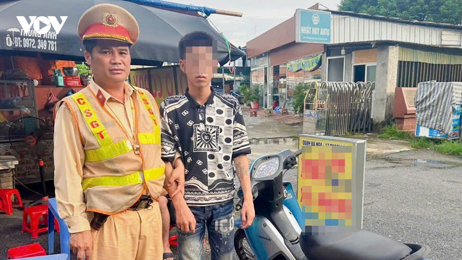 Mang xe máy ăn trộm từ Nghệ An ra Hà Nội để tiêu thụ bị CSGT phát hiện