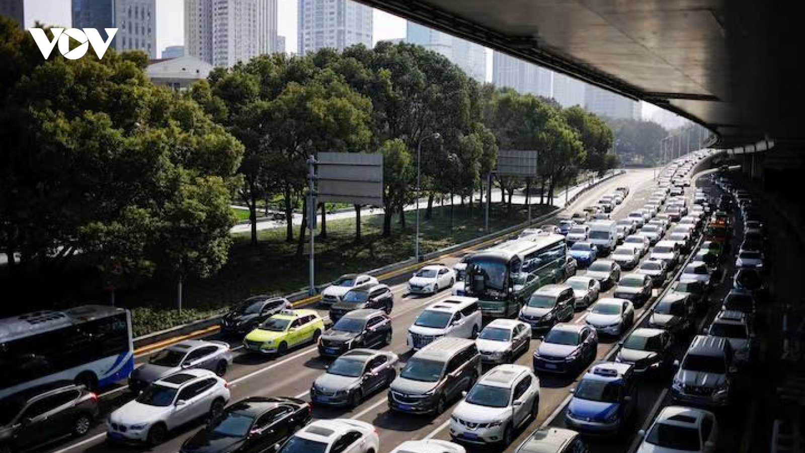 Đại lý ô tô Trung Quốc "kêu cứu" vì bán xe dưới giá vốn