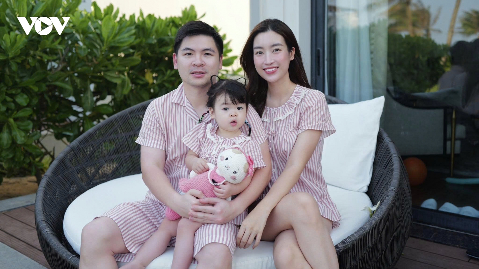 Hôn nhân viên mãn của hoa hậu Đỗ Mỹ Linh và chồng chủ tịch