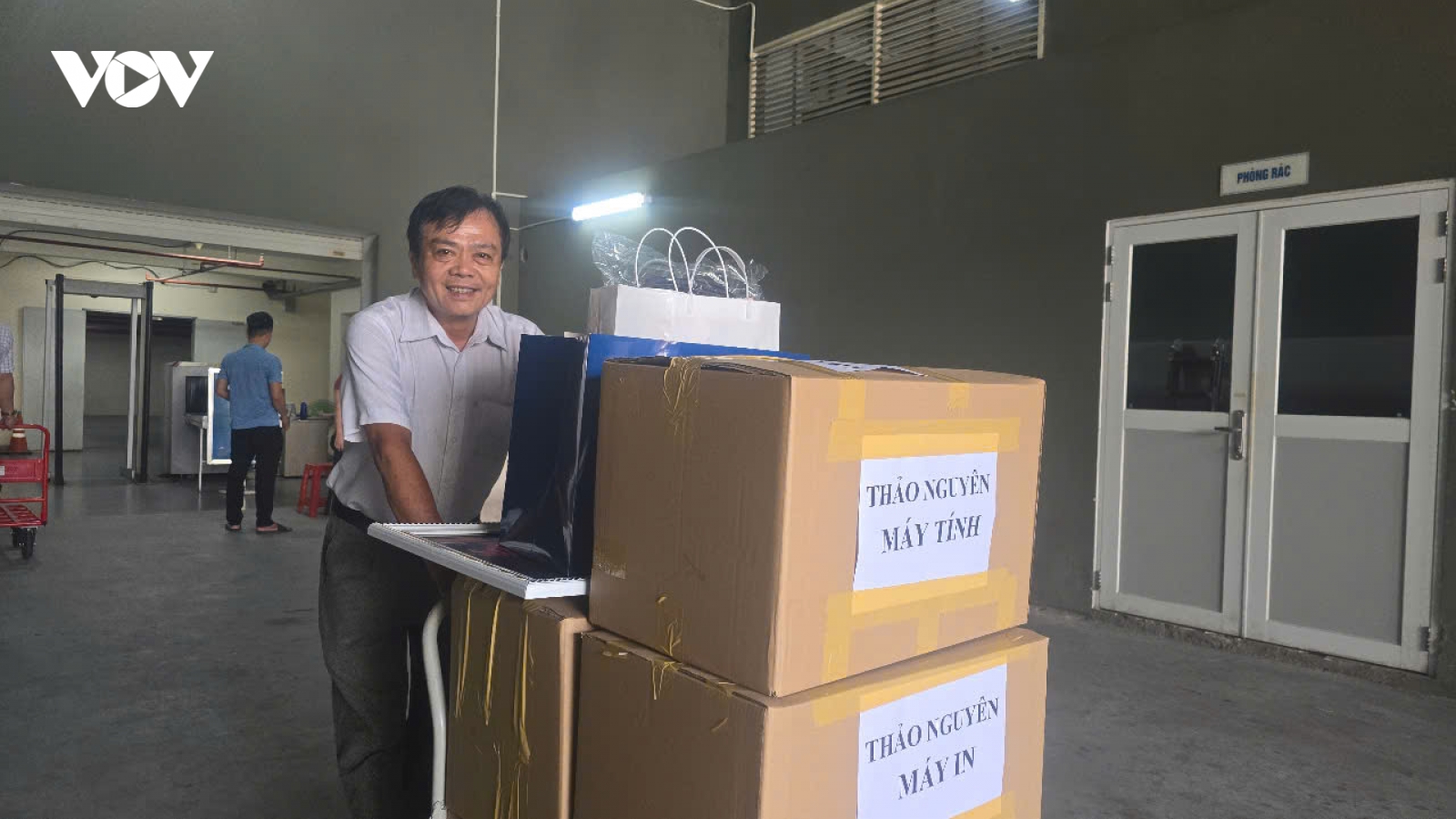 Thiếu trụ sở sau sáp nhập, nhiều công chức Bình Dương cũ chưa thể về TP.HCM làm việc