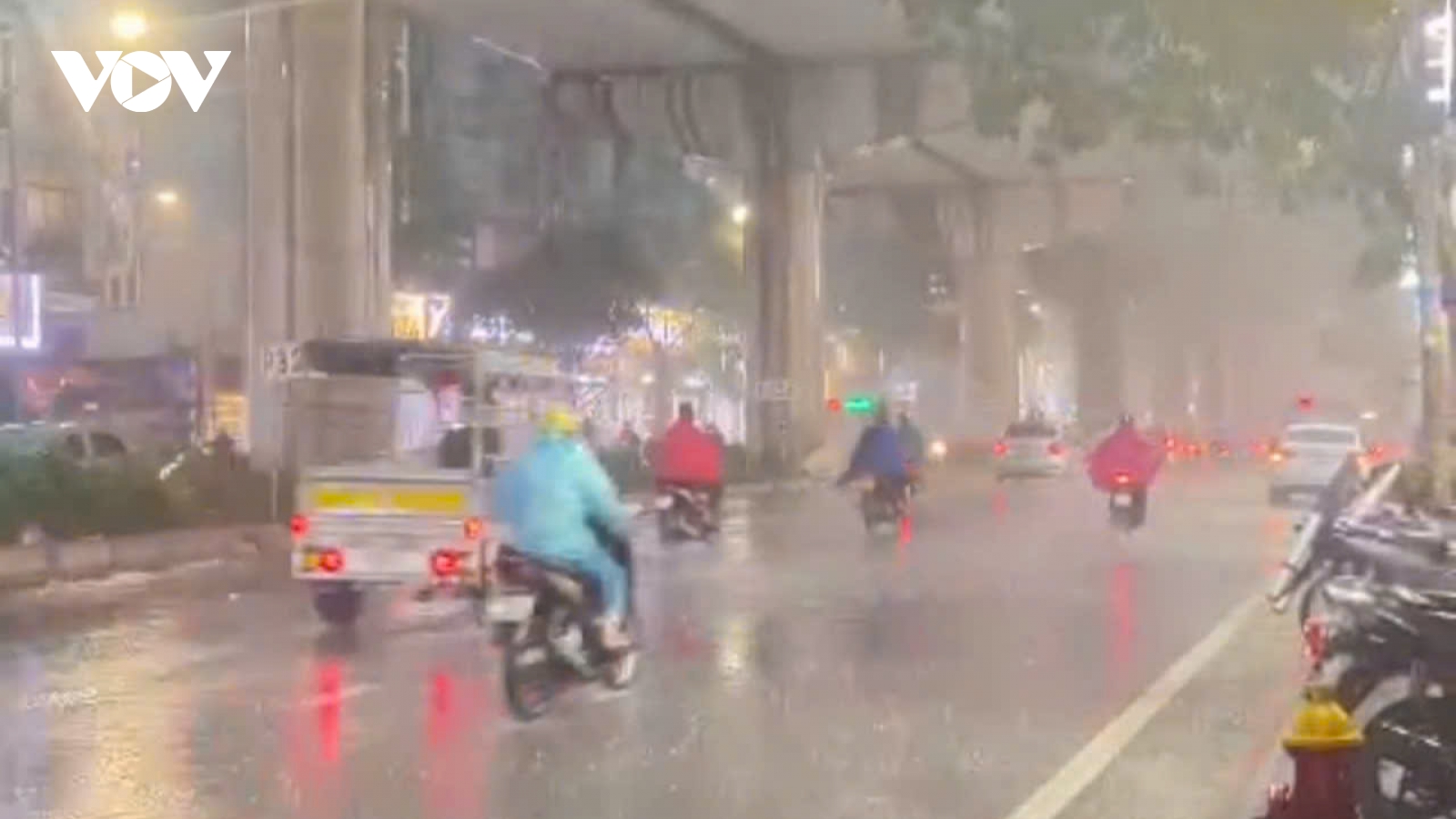 Cảnh báo dông, lốc, mưa lớn tại Hà Nội do ảnh hưởng bão số 3