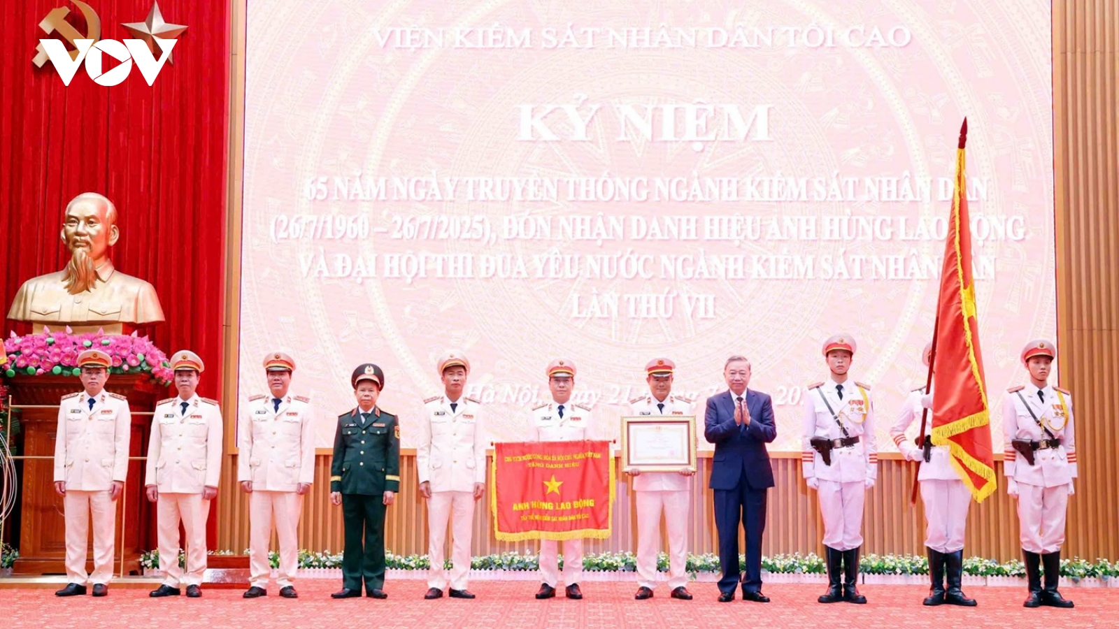 Viện KSND Tối cao đón nhận danh hiệu Anh hùng Lao động
