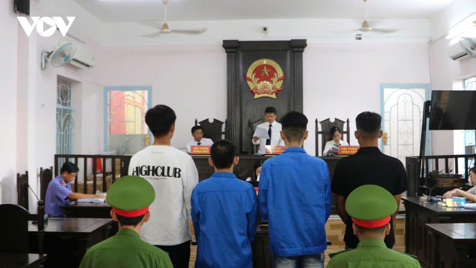 Cà Mau: Nhiều đối tượng lãnh án vì đánh người trọng thương tại quán cà phê