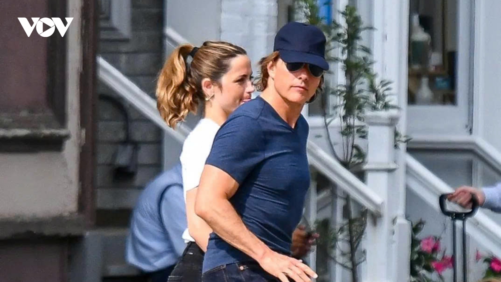 Tom Cruise công khai nắm tay tình tứ Ana de Armas